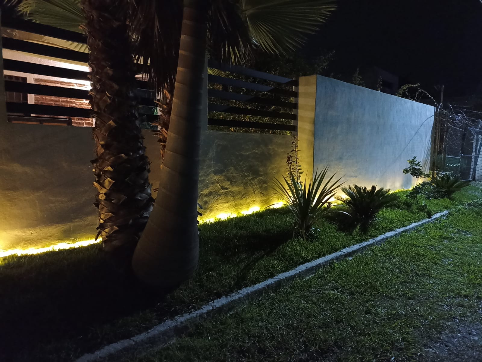 Iluminación LED de jardín y fachada