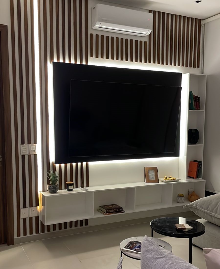 Mueble de televisión con sensores de presencia